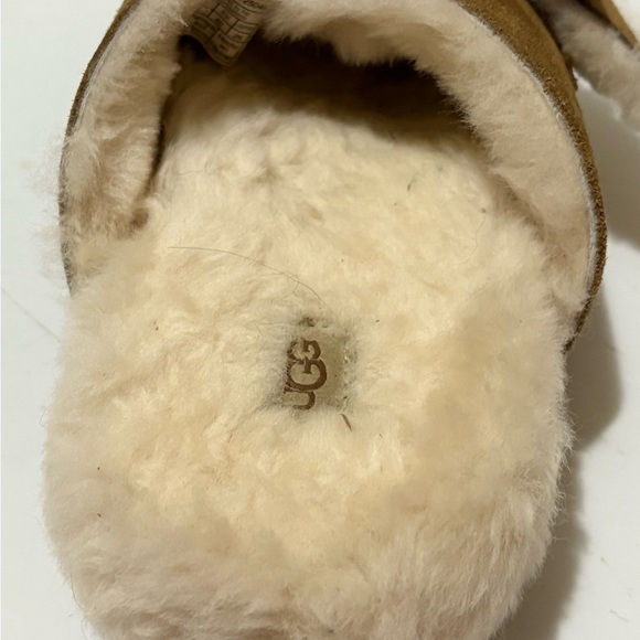UGG: Outslide Buckle Slides - Picture 3 of 5